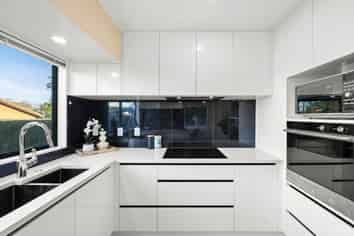 2/20 Beach Road, Mellons Bay