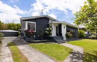 6 Parkdale Place, Glenview