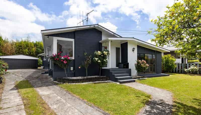 6 Parkdale Place, Glenview