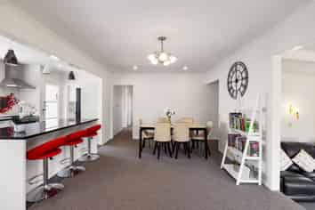 6 Parkdale Place, Glenview