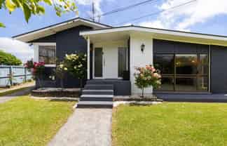 6 Parkdale Place, Glenview