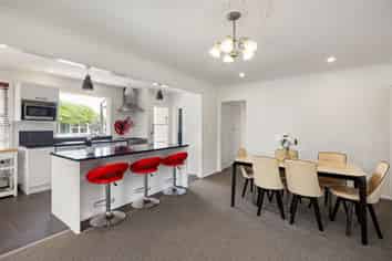 6 Parkdale Place, Glenview