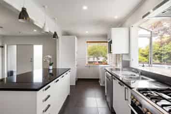 6 Parkdale Place, Glenview