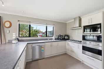 150 Davis Road, Cust