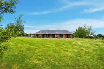 150 Davis Road, Cust