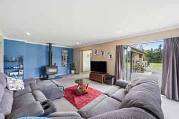 150 Davis Road, Cust