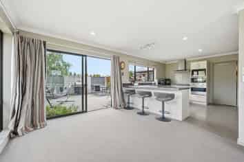 150 Davis Road, Cust