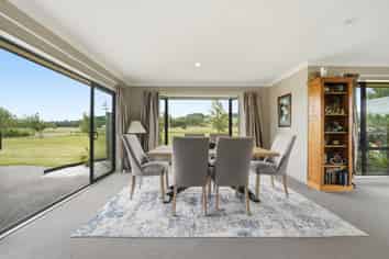 150 Davis Road, Cust