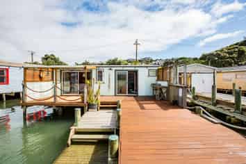 27 & 28 Onepoto Road, Titahi Bay