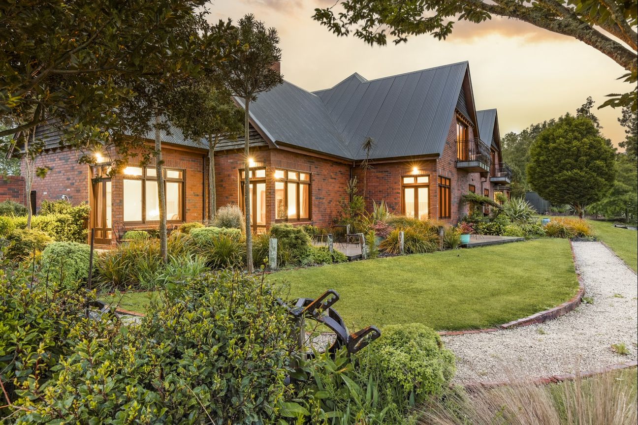 Luxury Lake Karapiro English Manor - Widok 6