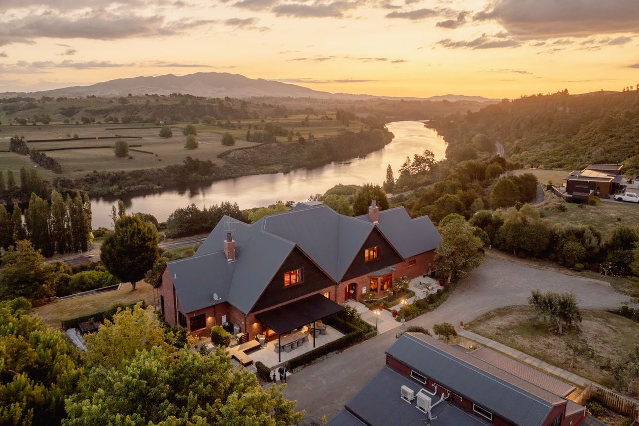 Luxury Lake Karapiro English Manor, Karapiro