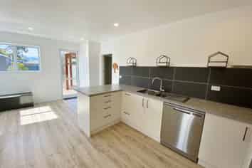 11 Downing St, Hoon Hay