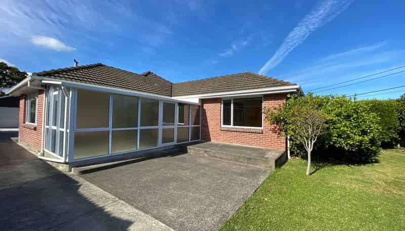 11 Downing St, Hoon Hay