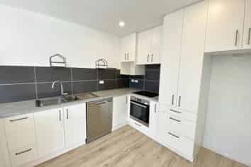 11 Downing St, Hoon Hay