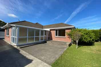 11 Downing St, Hoon Hay