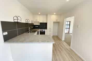 11 Downing St, Hoon Hay