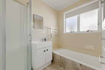 21 Frobisher Way, Clendon Park