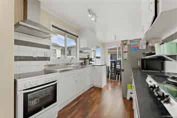 21 Frobisher Way, Clendon Park