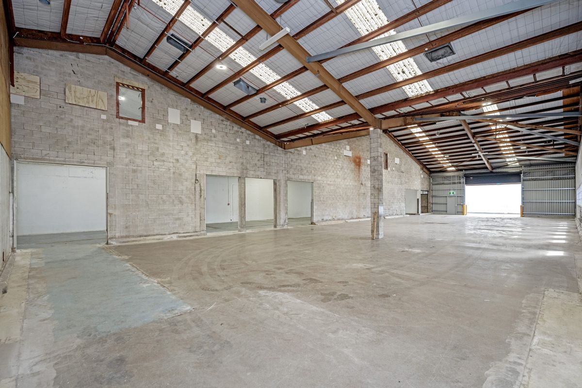 Warehouse and yard - deal on offer - View 2