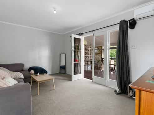 B/4 Cooper Avenue , Holdens Bay