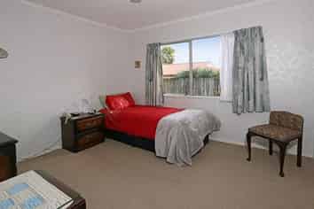 2/4 Northall, New Lynn