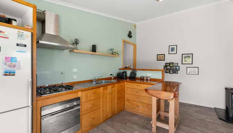 184 Kahukura Avenue, WAITARERE BEACH