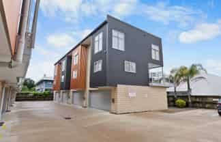 4/9 Vialou Street, Hamilton Central