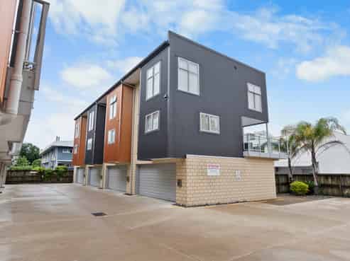 4/9 Vialou Street, Hamilton Central
