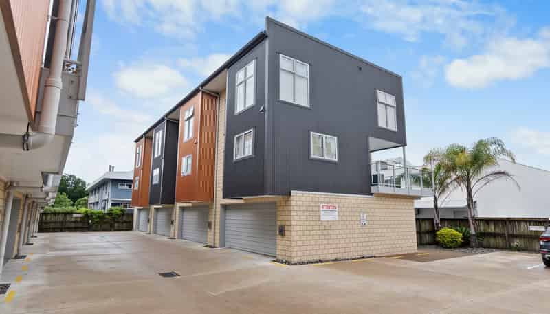4/9 Vialou Street, Hamilton Central