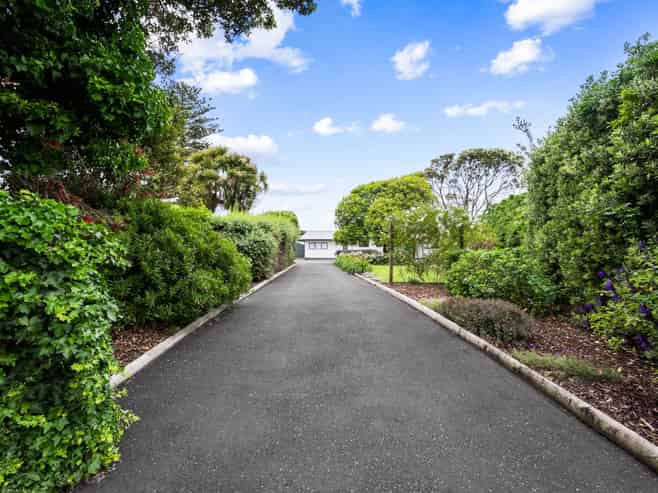 2119 Awhitu Road, Awhitu