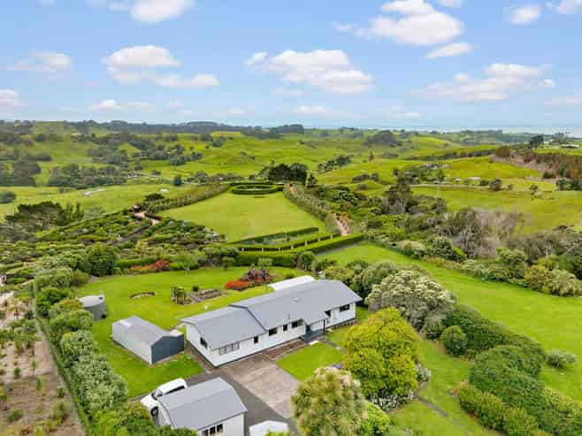 2119 Awhitu Road, Awhitu