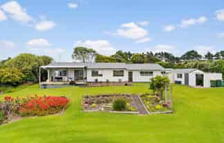 2119 Awhitu Road, Awhitu