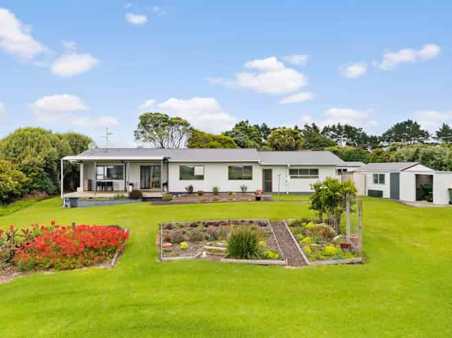 2119 Awhitu Road, Awhitu