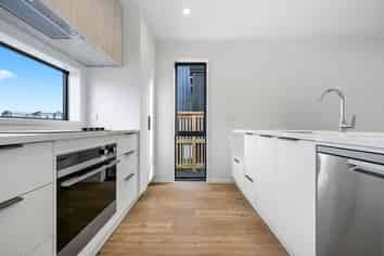 68 Jacks Landing Drive, Hamilton Lake