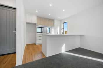 68 Jacks Landing Drive, Hamilton Lake