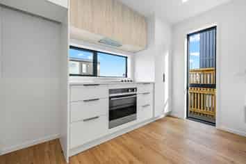 68 Jacks Landing Drive, Hamilton Lake