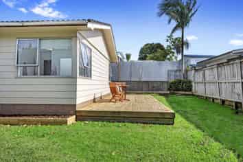 3/100 Royal Road, Massey