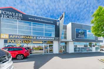 TOP FLOOR TAKEOVER + 7 PARKS – VACANT NOW