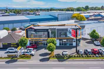 TOP FLOOR TAKEOVER + 7 PARKS – VACANT NOW