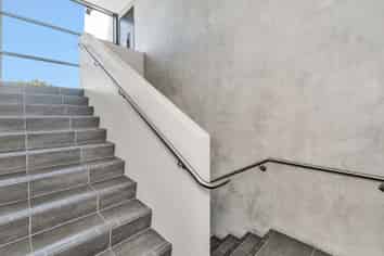 TOP FLOOR TAKEOVER + 7 PARKS – VACANT NOW