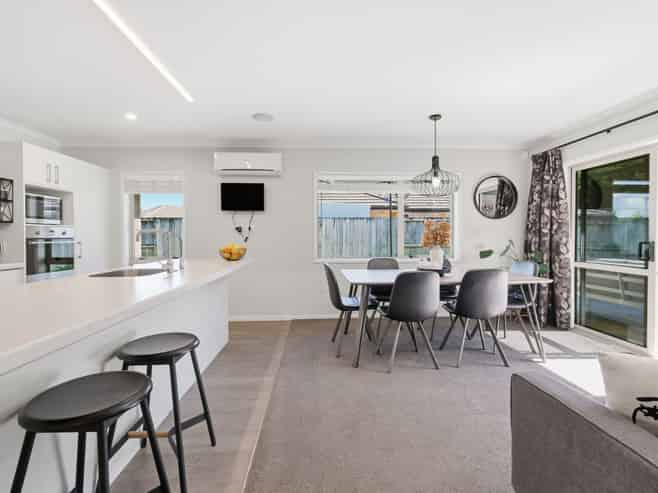 11 Barometer Way, Pyes Pa