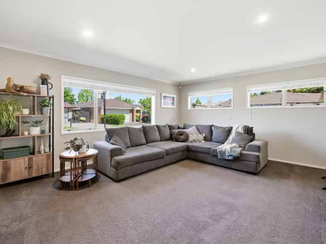 11 Barometer Way, Pyes Pa