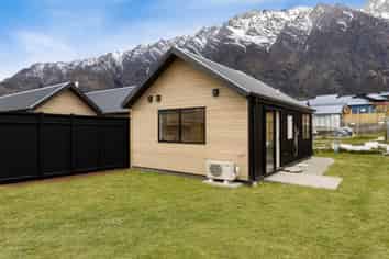 A/19 Crop Street, Jacks Point