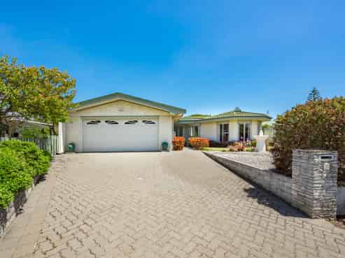 20 Freyberg Crescent, Waikanae Beach