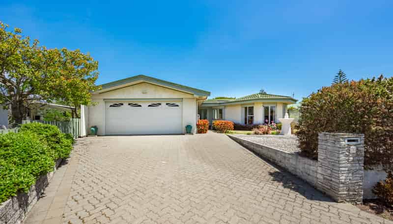 20 Freyberg Crescent, Waikanae Beach