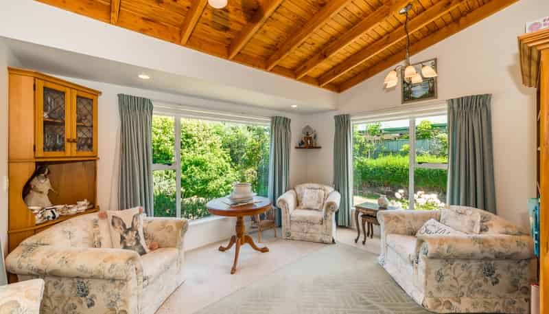 20 Freyberg Crescent, Waikanae Beach