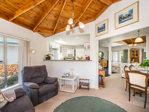 20 Freyberg Crescent, Waikanae Beach