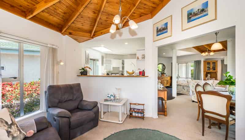 20 Freyberg Crescent, Waikanae Beach