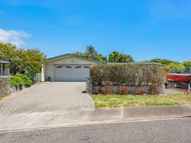 20 Freyberg Crescent, Waikanae Beach