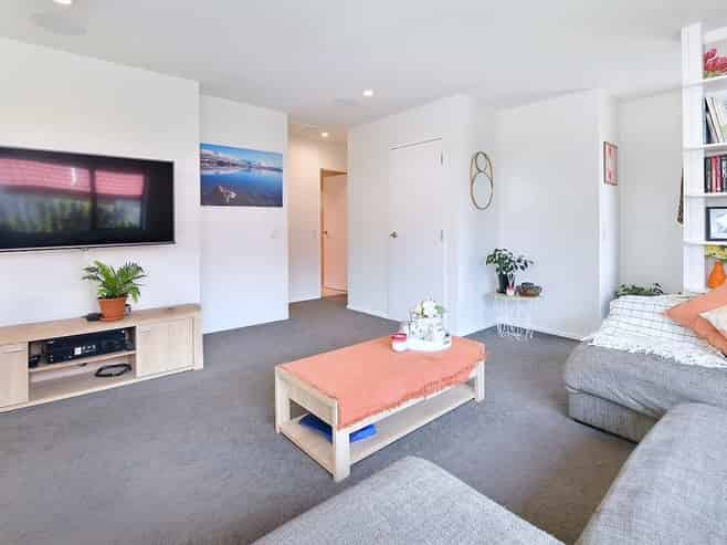 2/128 Brian Crescent, Stanmore Bay